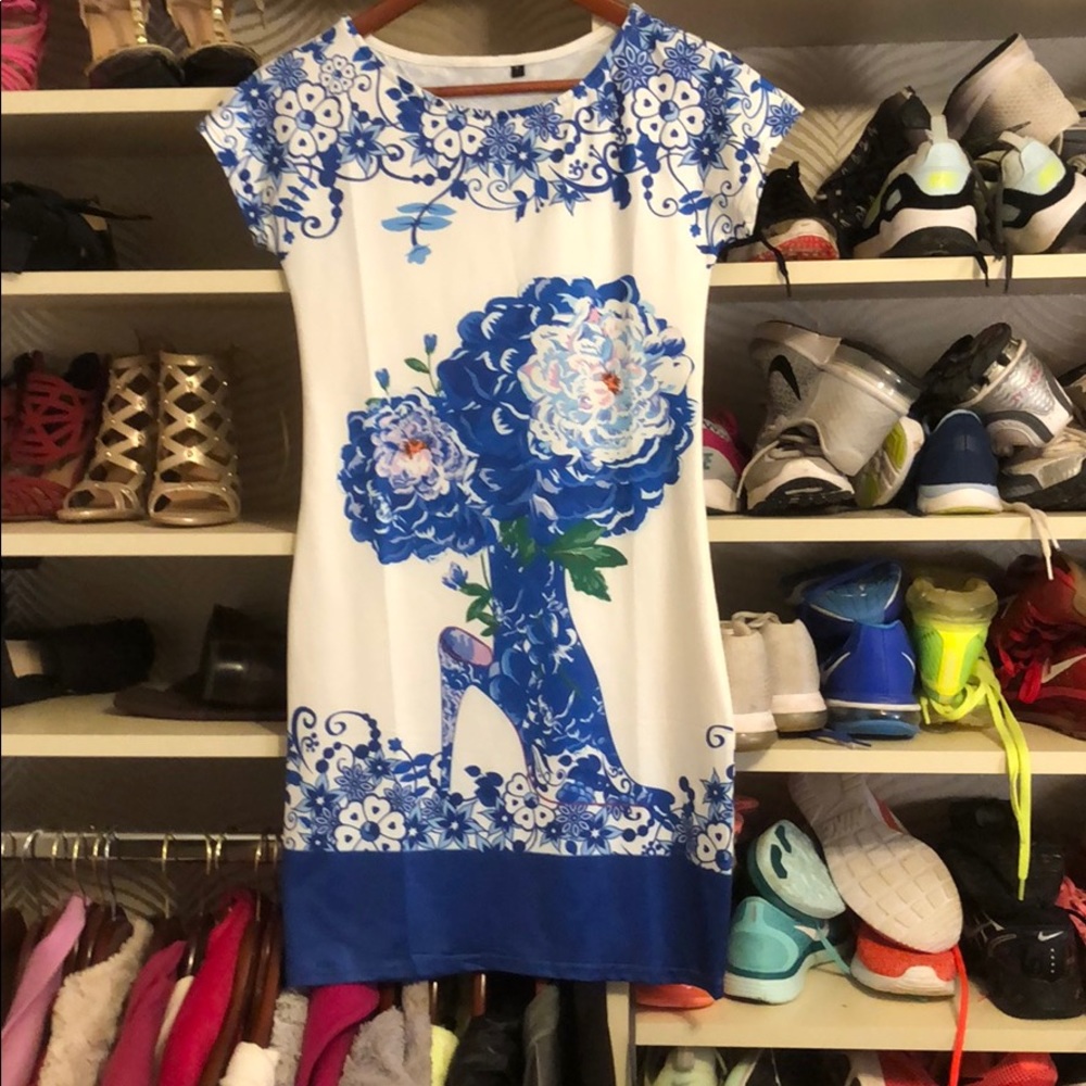 Women’s floral print dress. Never worn